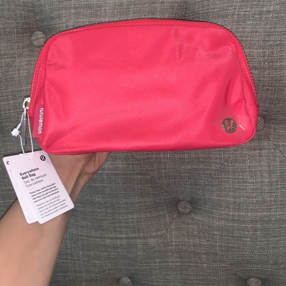 Lululemon Everywhere Belt Bag in LipGloss BARBICORE BARBIE PINK - Picture 10 of 12